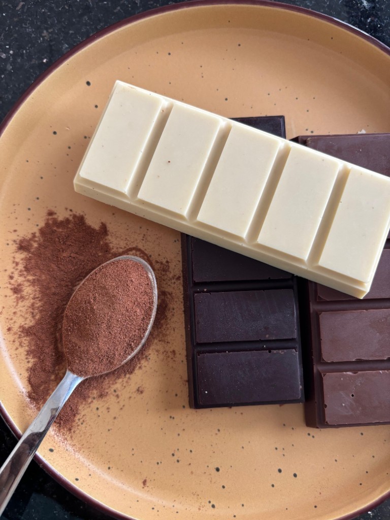 Theolon chocolate bars and cocoa on a ceramic plate